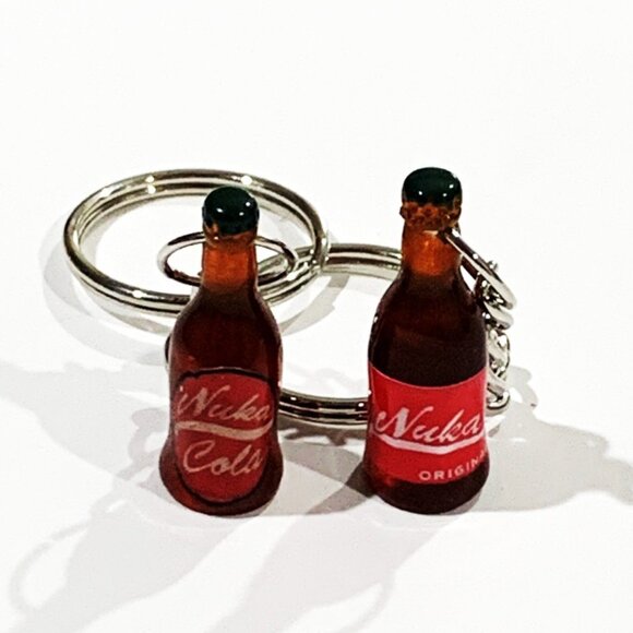 Fallout 4 Nuka Cola Bottle Keychain - 3.5inch Gaming Keychain - Picture 4 of 12